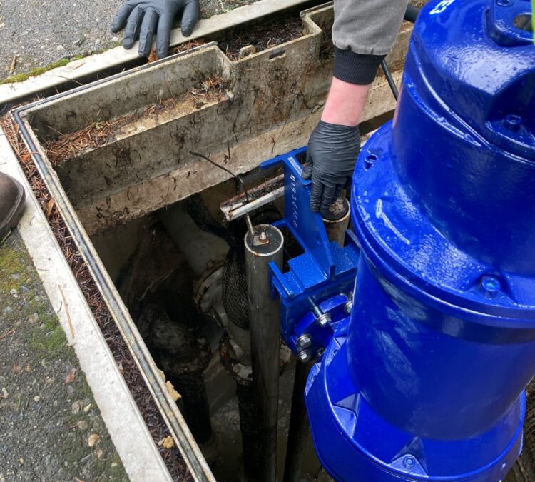 IN STOCK – Critical, high head pump station on proprietary guide rails retrofitted with IN STOCK pump and adaptive bracket – Mason County, WA